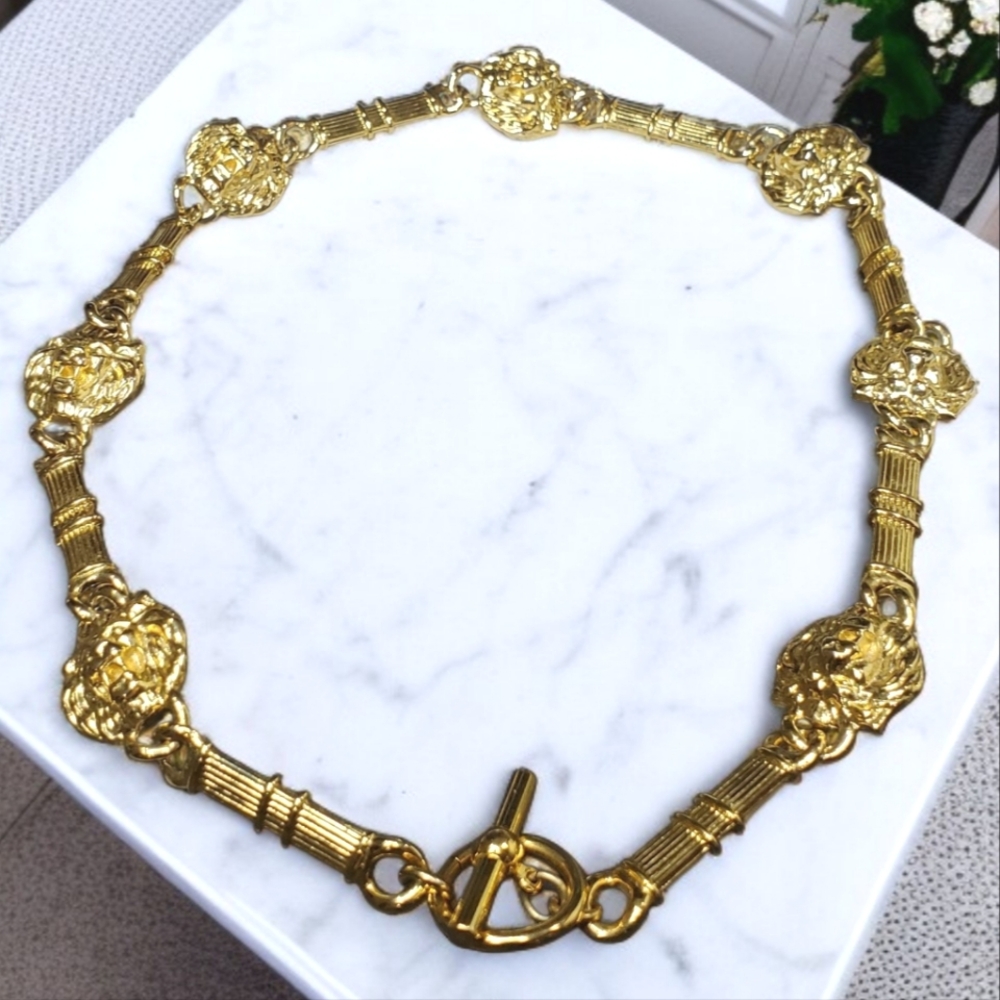 Vintage 1980's Gold Lion Toggle Necklace